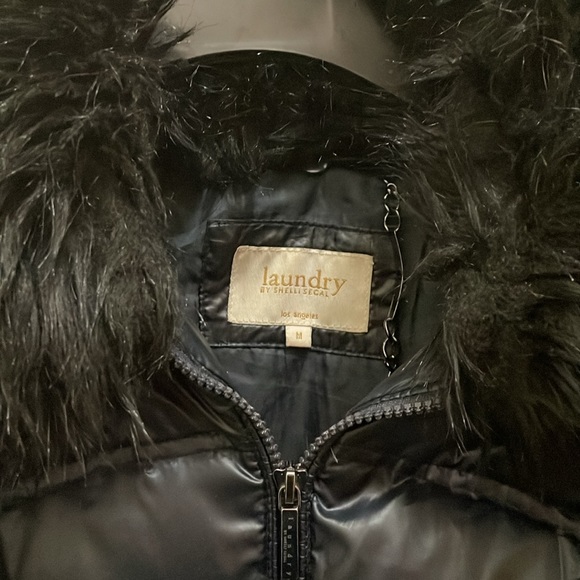 LAUNDRY:EC;Women’s Size M black puffer jacket detachable hood and zip sleeves. - Picture 2 of 7